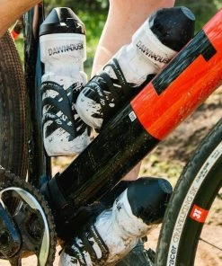 Dawn To Dusk Kaptive 10 Carbon Water Bottle Cage For Gravel And Mountain Bikes | Bottle Cages -New Triathlete Store 20SHHHT3PIQsxfPLF0pOQ1o0Q