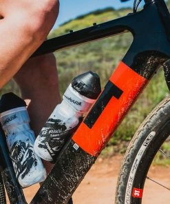 Dawn To Dusk Sideburn 8 Carbon Water Bottle Cage For Gravel And Mountain Bikes (Left) | Bottle Cages 9 Dawn To Dusk Sideburn 8 Carbon Water Bottle Cage For Gravel And Mountain Bikes (Left) | Bottle Cages -New Triathlete Store CEkaMW9MtBl 3 JKjHx3JjYQQ 1